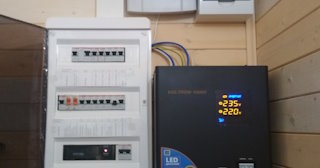 Установка и подключение стабилизаторов напряжения от 576 руб в Тобольске - ЭлектроТбл